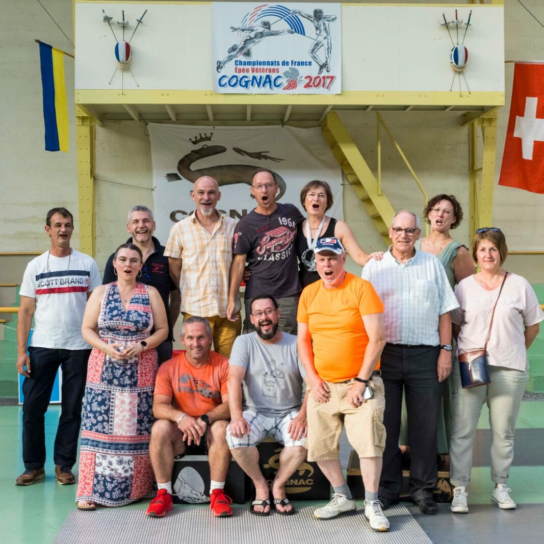 Groupe de personnes au Cercle de l'Épée de Cognac